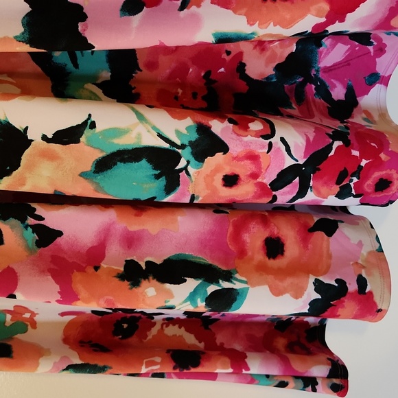 SIRENS floral skirt - Picture 3 of 5